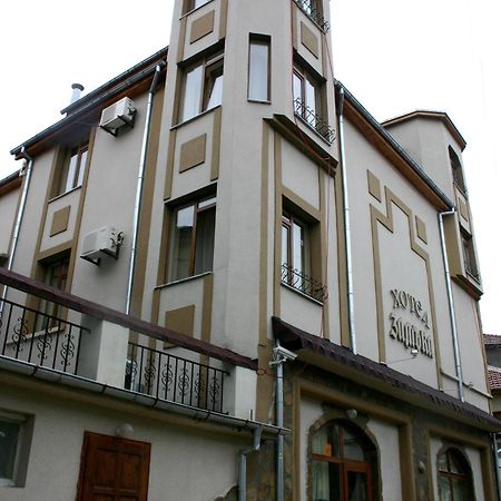 Family Hotel The Castle Shumen Exterior photo